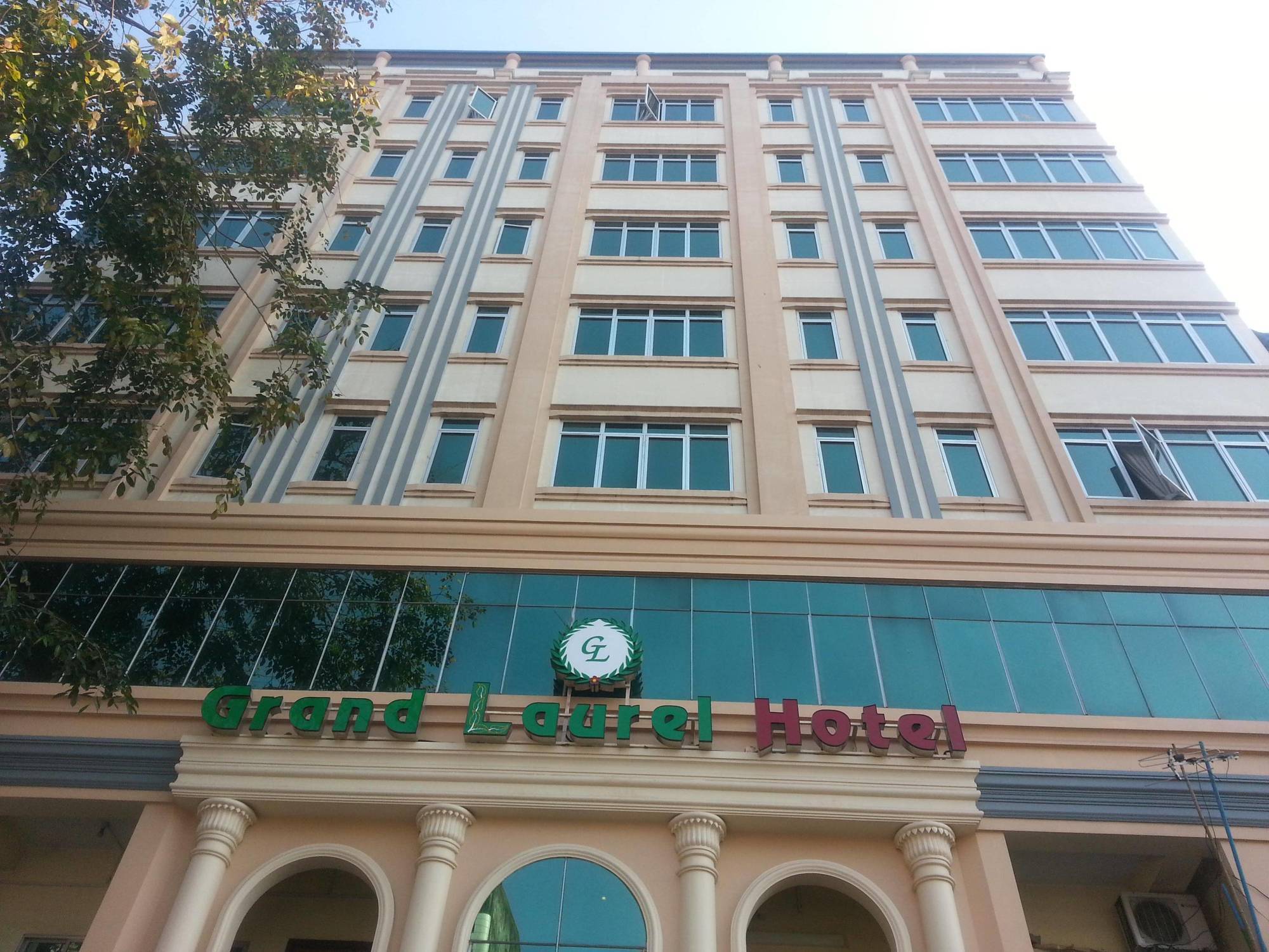 Grand Laurel Hotel Yangón Exterior foto